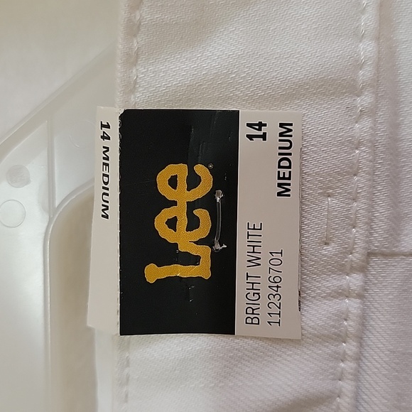 Lee Women's Legendary Seamed Shorts, Bright White, Size 14, NWT - Picture 13 of 15